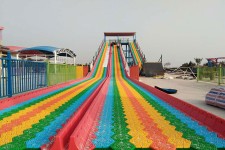 七彩滑道設(shè)備