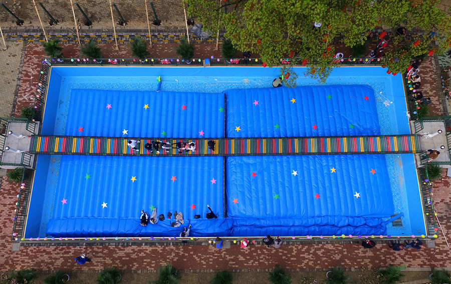 網(wǎng)紅橋游樂(lè)設(shè)備廠家 網(wǎng)紅橋游樂(lè)設(shè)備廠家