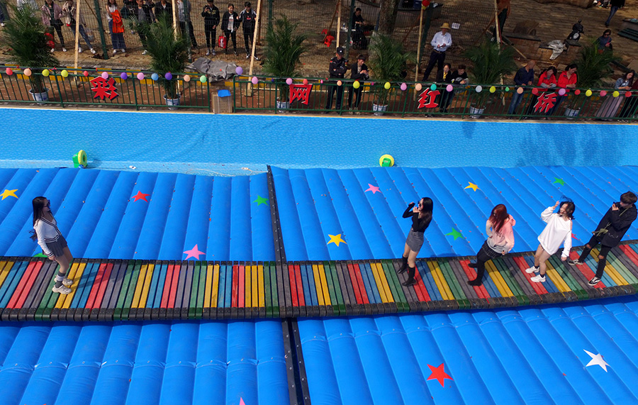 網(wǎng)紅橋游樂(lè)設(shè)備廠家 網(wǎng)紅橋游樂(lè)設(shè)備廠家