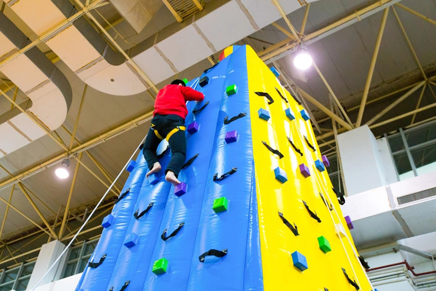 室內(nèi)攀巖墻設(shè)施 兒童攀巖墻設(shè)施