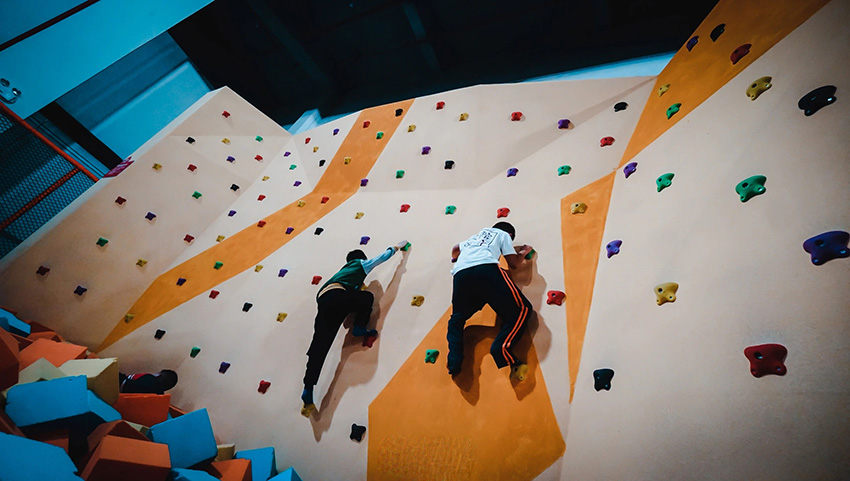 兒童攀巖墻設(shè)施 攀巖墻設(shè)備