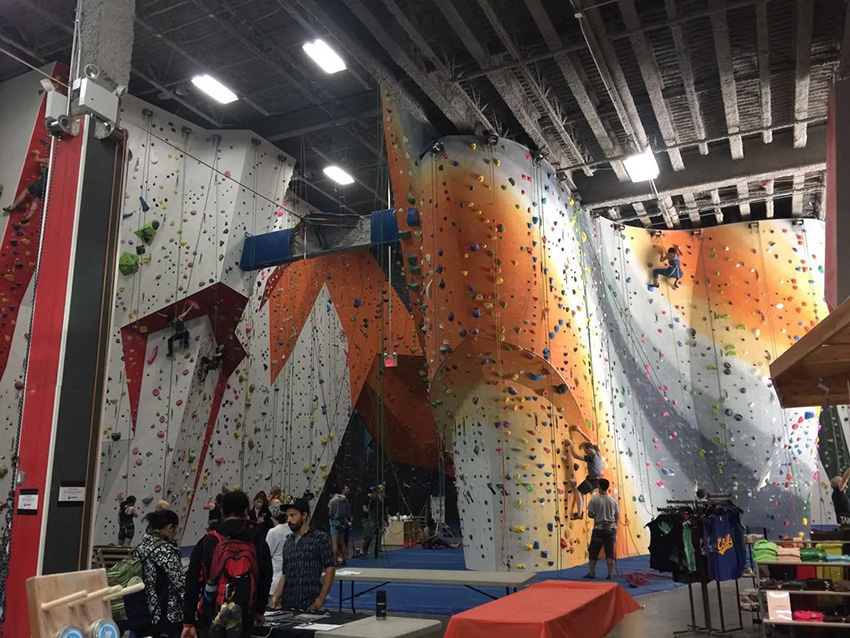 室內(nèi)兒童攀爬設(shè)施 攀巖墻設(shè)施公司