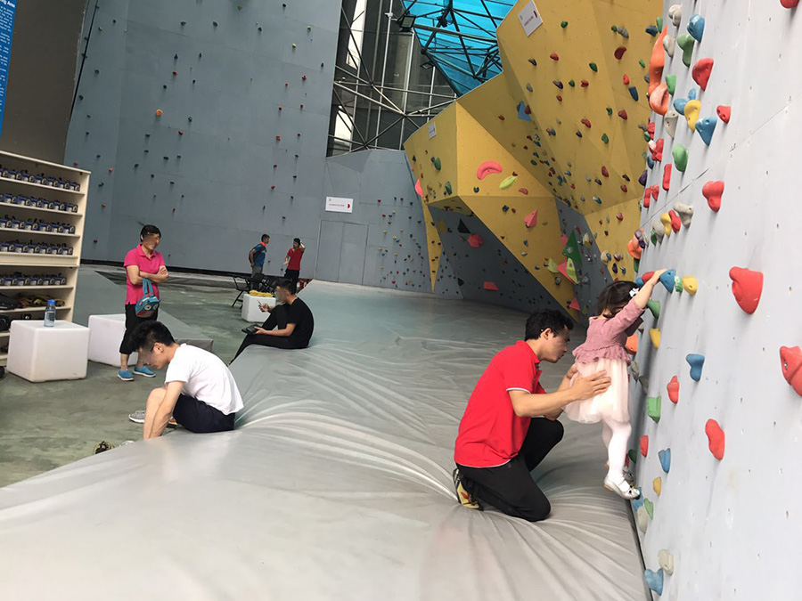 室內(nèi)兒童攀爬設(shè)施 兒童攀巖墻設(shè)施