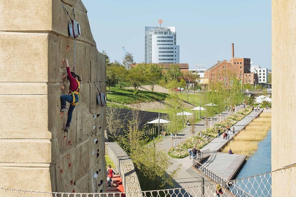 戶外攀巖墻高度 戶外攀巖墻高度