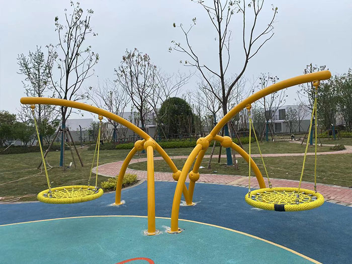 戶外秋千設(shè)備 戶外秋千設(shè)備