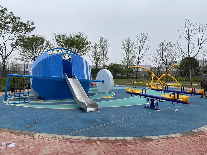 不銹鋼滑梯設(shè)備 不銹鋼滑梯設(shè)備