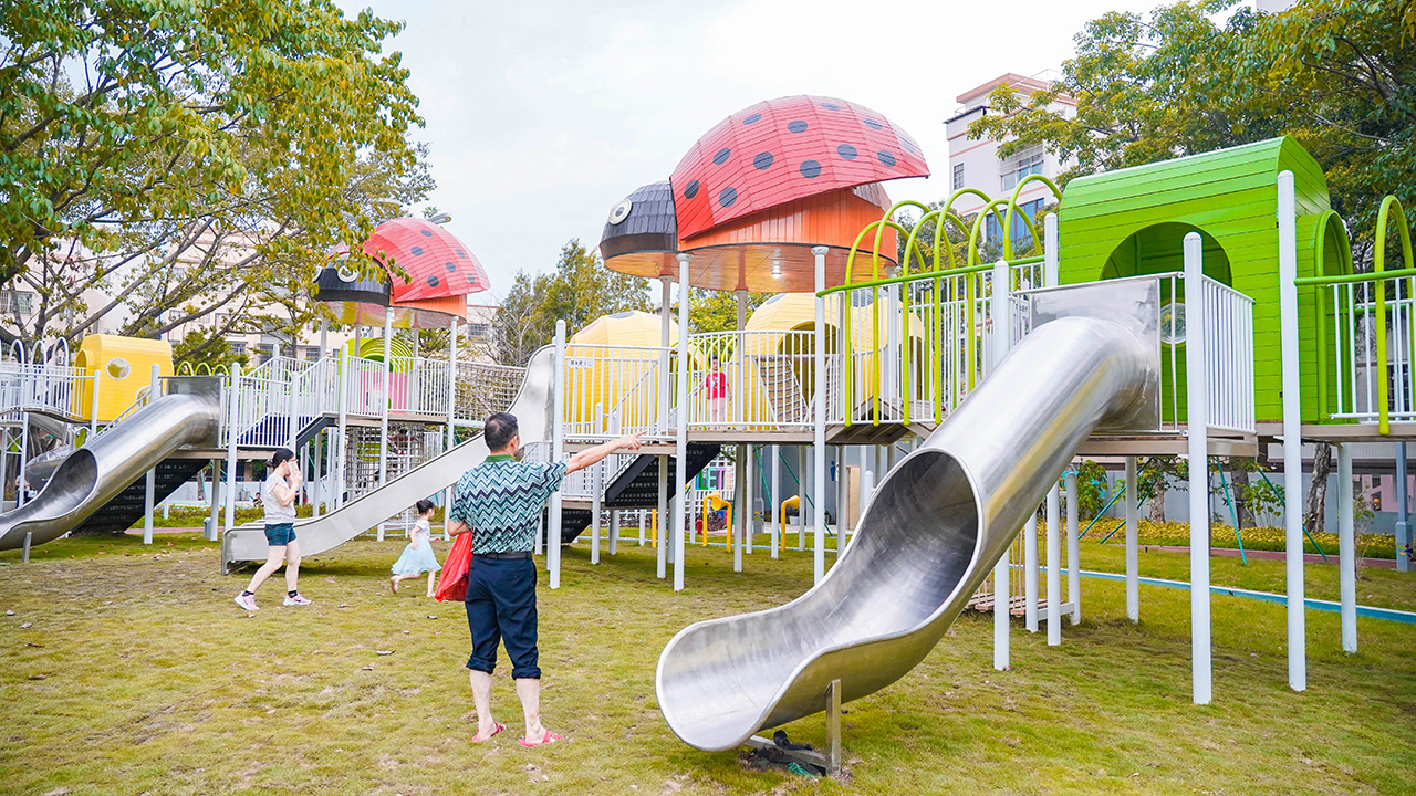 不銹鋼滑梯設(shè)備 不銹鋼滑梯設(shè)備