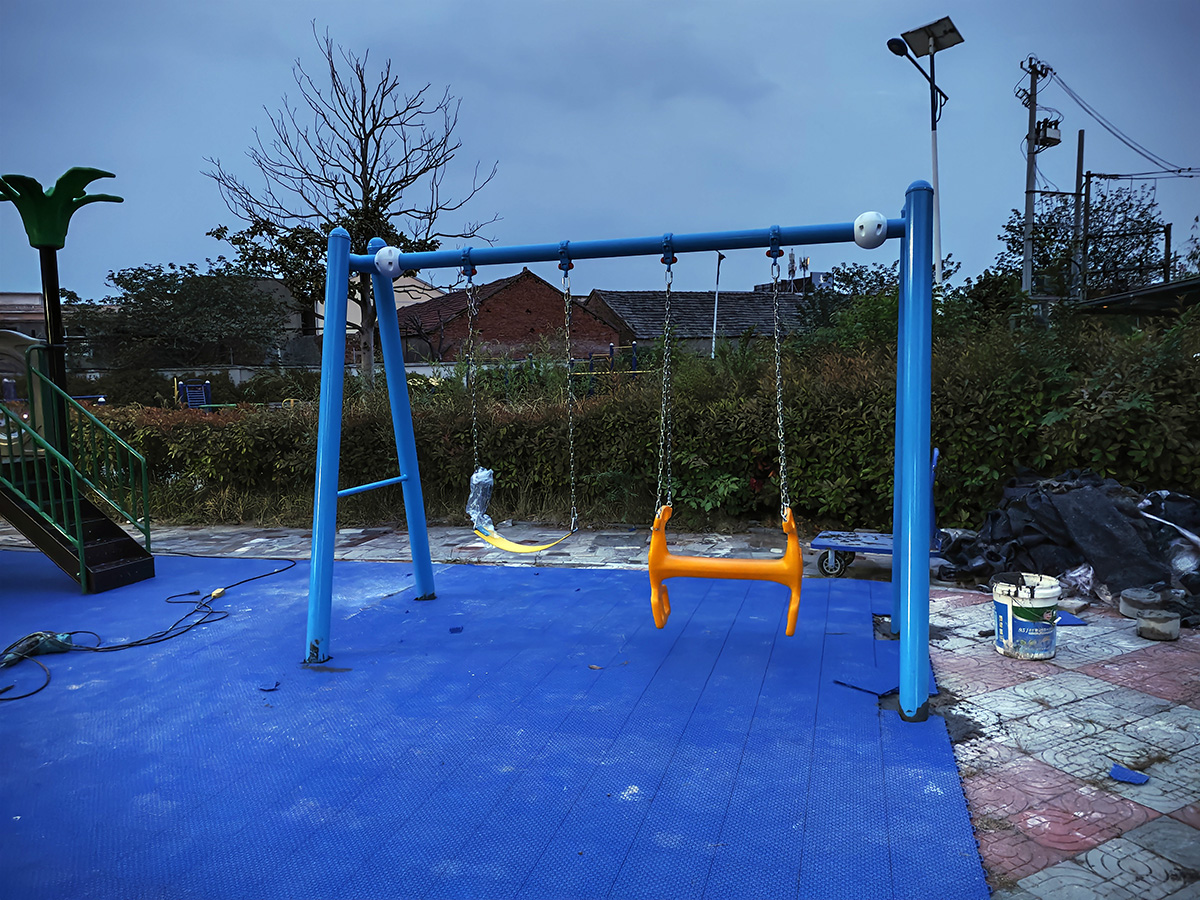 戶外秋千設(shè)備廠家 戶外秋千設(shè)備廠家