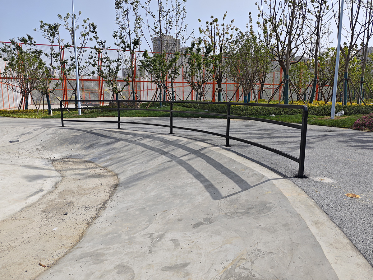 戶外欄桿設(shè)備焊接 戶外欄桿設(shè)備焊接